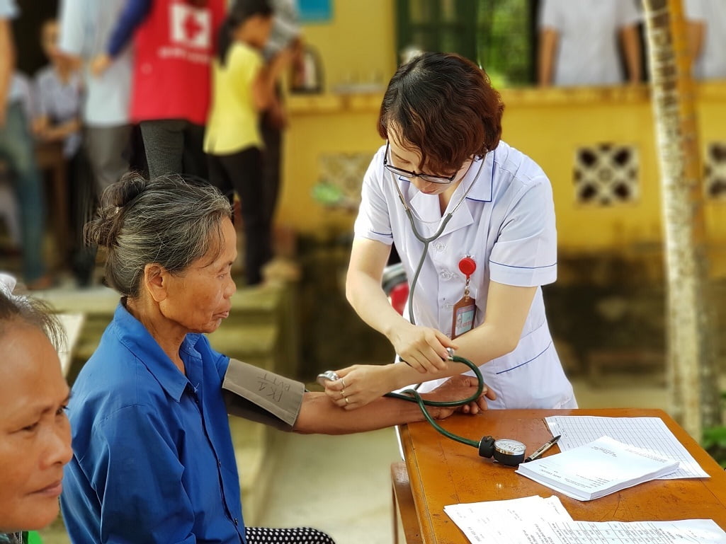 Thanh niên Bình Định tặng tủ thuốc, khám bệnh miễn phí